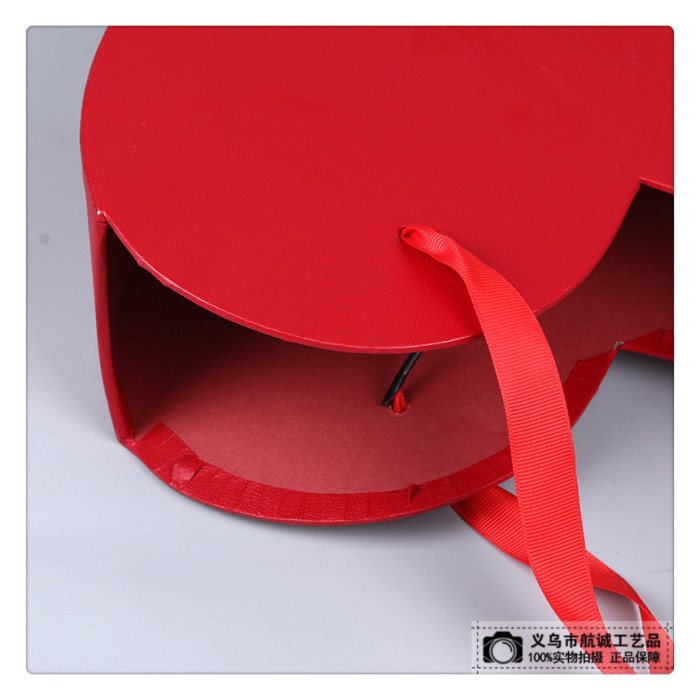 Heart-shaped romantic large valentine's day box birthday gift box creative trumpet love shape. Heart-shaped romantic large valentine's day box birthday gift box creative trumpet love shape.