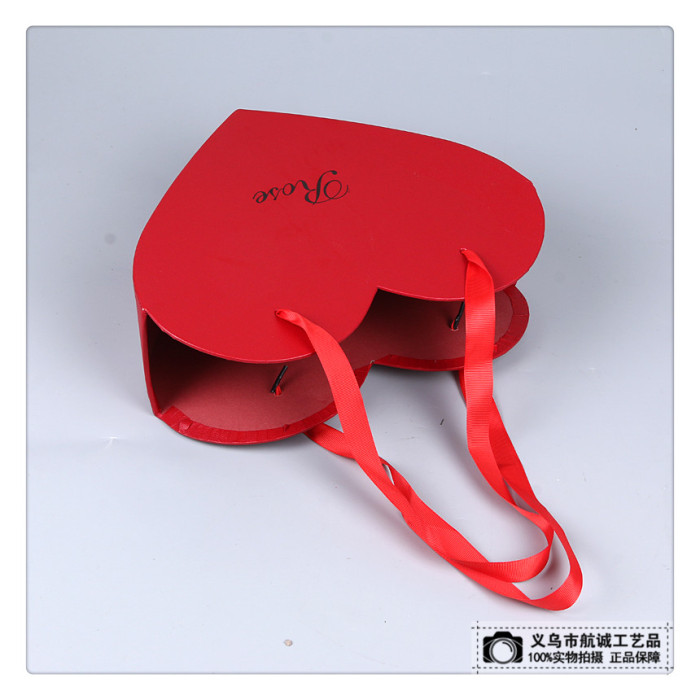 Heart-shaped romantic large valentine's day box birthday gift box creative trumpet love shape. Heart-shaped romantic large valentine's day box birthday gift box creative trumpet love shape.