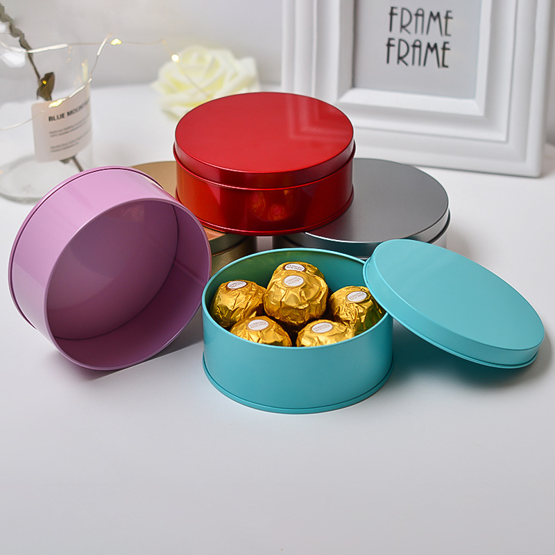 European Creative Wedding Supplies Tinplate Wedding Candies Box Gift Candy Box 10cm round Iron Box Wholesale