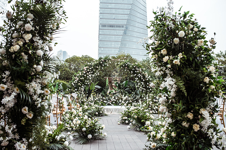 Artificial Flower New Rose Leaf Multi-Color Flower Material Wedding Ceiling Flower Arrangement with Grass Leaf Material Wedding Hall Decoration