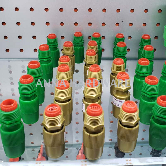 Plastic sprayer head bullet head plastic 4 minute sprayer head garden lawn green sprayer head Plastic sprayer head bullet head plastic 4 minute sprayer head garden lawn green sprayer head