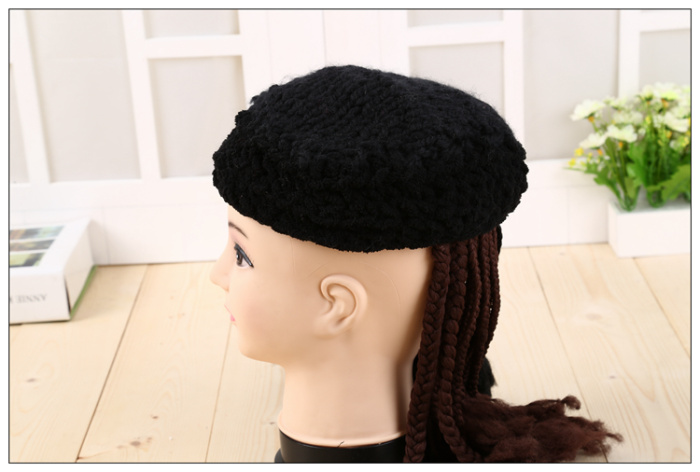 The black hand knitting knitting wool knitting hat is popular in the non - state hand weaving wig yarn.