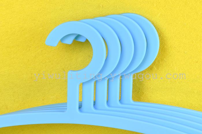 Simple Plastic windbreaker racks clothing store Seamless Skidless clothes hang air clothes breech-Rack Hangers Simple Plastic windbreaker racks clothing store Seamless Skidless clothes hang air clothes breech-Rack Hangers