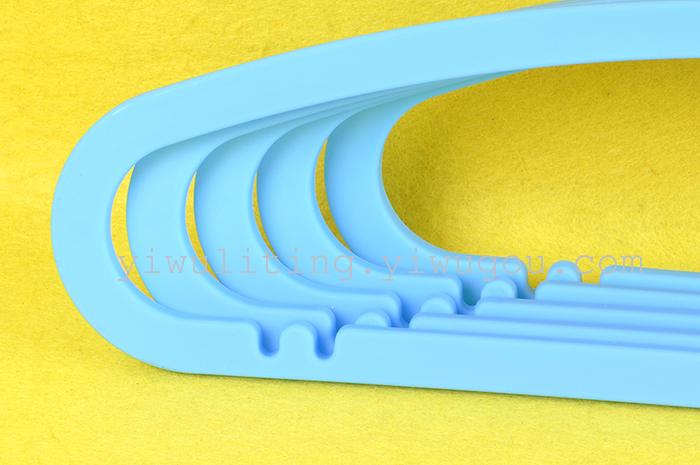 Simple Plastic windbreaker racks clothing store Seamless Skidless clothes hang air clothes breech-Rack Hangers Simple Plastic windbreaker racks clothing store Seamless Skidless clothes hang air clothes breech-Rack Hangers
