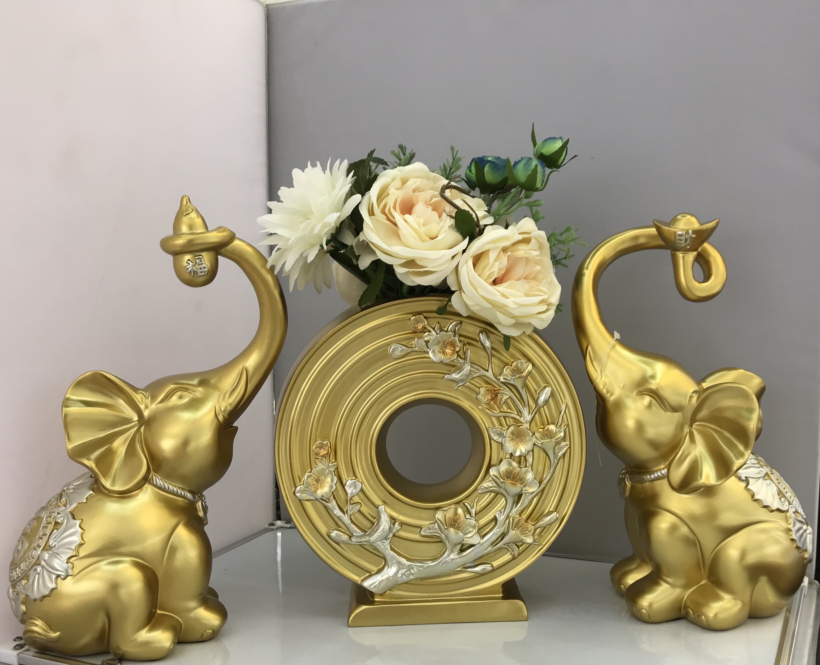 Resin Crafts Golden Lucky Fortune Bring Sets Three Elephants Ornaments Living Room Wine Cabinet Hallway Home Decorations Ornaments Resin Crafts Golden Lucky Fortune Bring Sets Three Elephants Ornaments Living Room Wine Cabinet Hallway Home Decorations Ornaments
