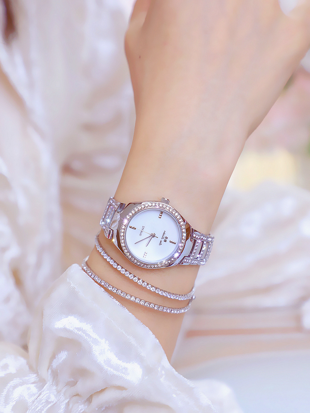 BS New Arrival Hot Sale Watch Factory Direct Sales Foreign Trade Linked List Customization Women's Watch Full of Diamonds One Piece Dropshipping Fa1641
