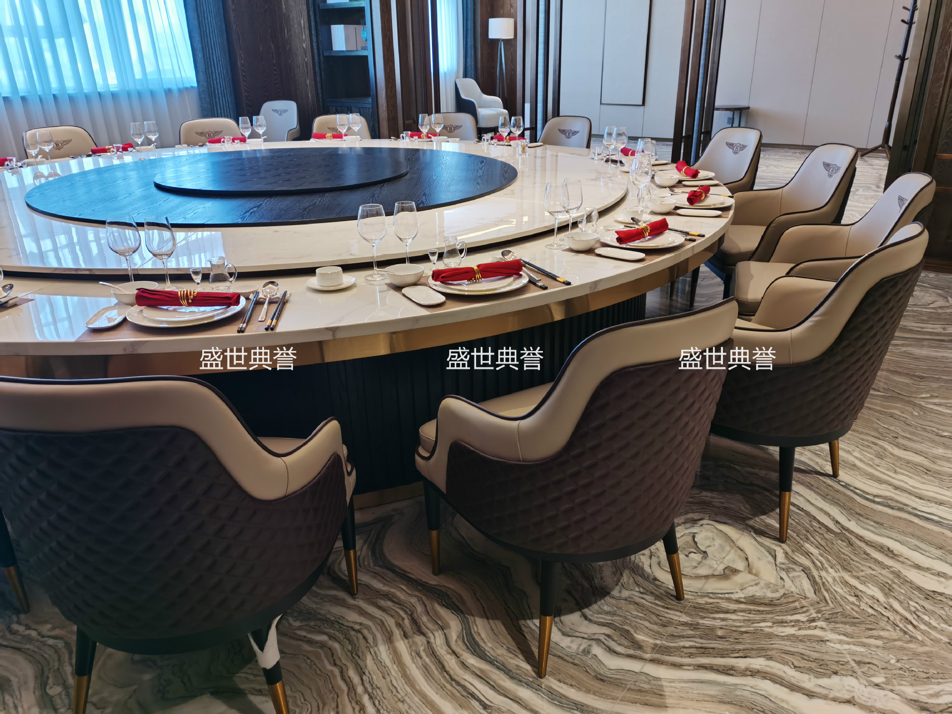 Dandong Star Hotel Solid Wood Table and Chair Seafood Restaurant Box Solid Wood Chair Modern Light Luxury Bentley Chair Dandong Star Hotel Solid Wood Table and Chair Seafood Restaurant Box Solid Wood Chair Modern Light Luxury Bentley Chair