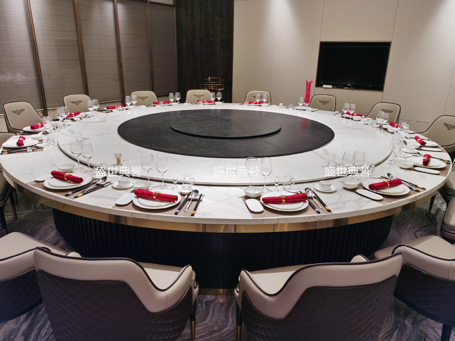 Dandong Star Hotel Solid Wood Table and Chair Seafood Restaurant Box Solid Wood Chair Modern Light Luxury Bentley Chair Dandong Star Hotel Solid Wood Table and Chair Seafood Restaurant Box Solid Wood Chair Modern Light Luxury Bentley Chair