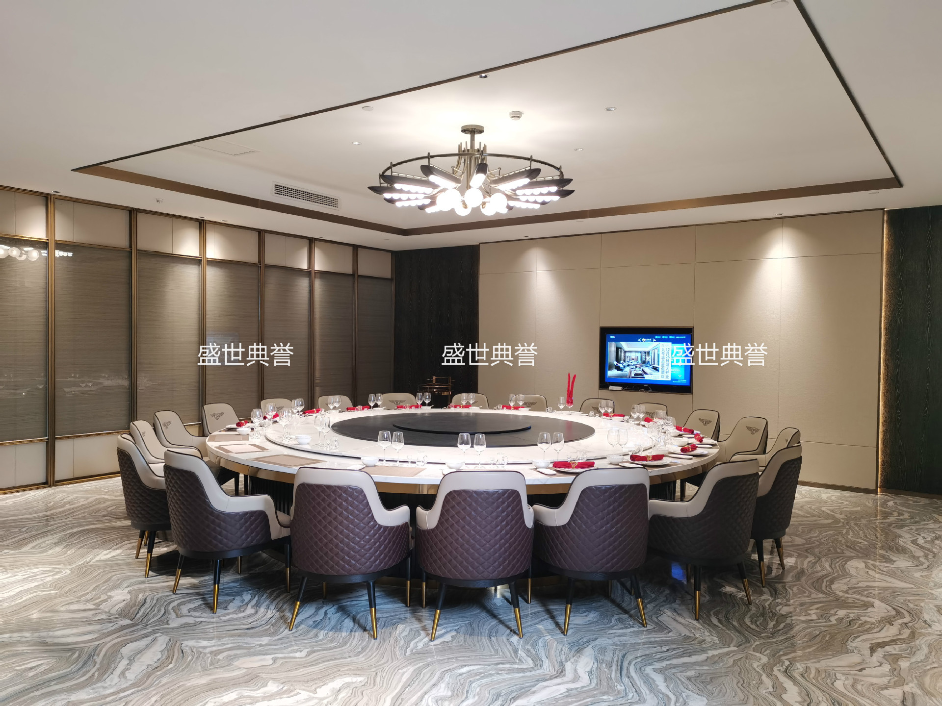 Dandong Star Hotel Solid Wood Table and Chair Seafood Restaurant Box Solid Wood Chair Modern Light Luxury Bentley Chair Dandong Star Hotel Solid Wood Table and Chair Seafood Restaurant Box Solid Wood Chair Modern Light Luxury Bentley Chair