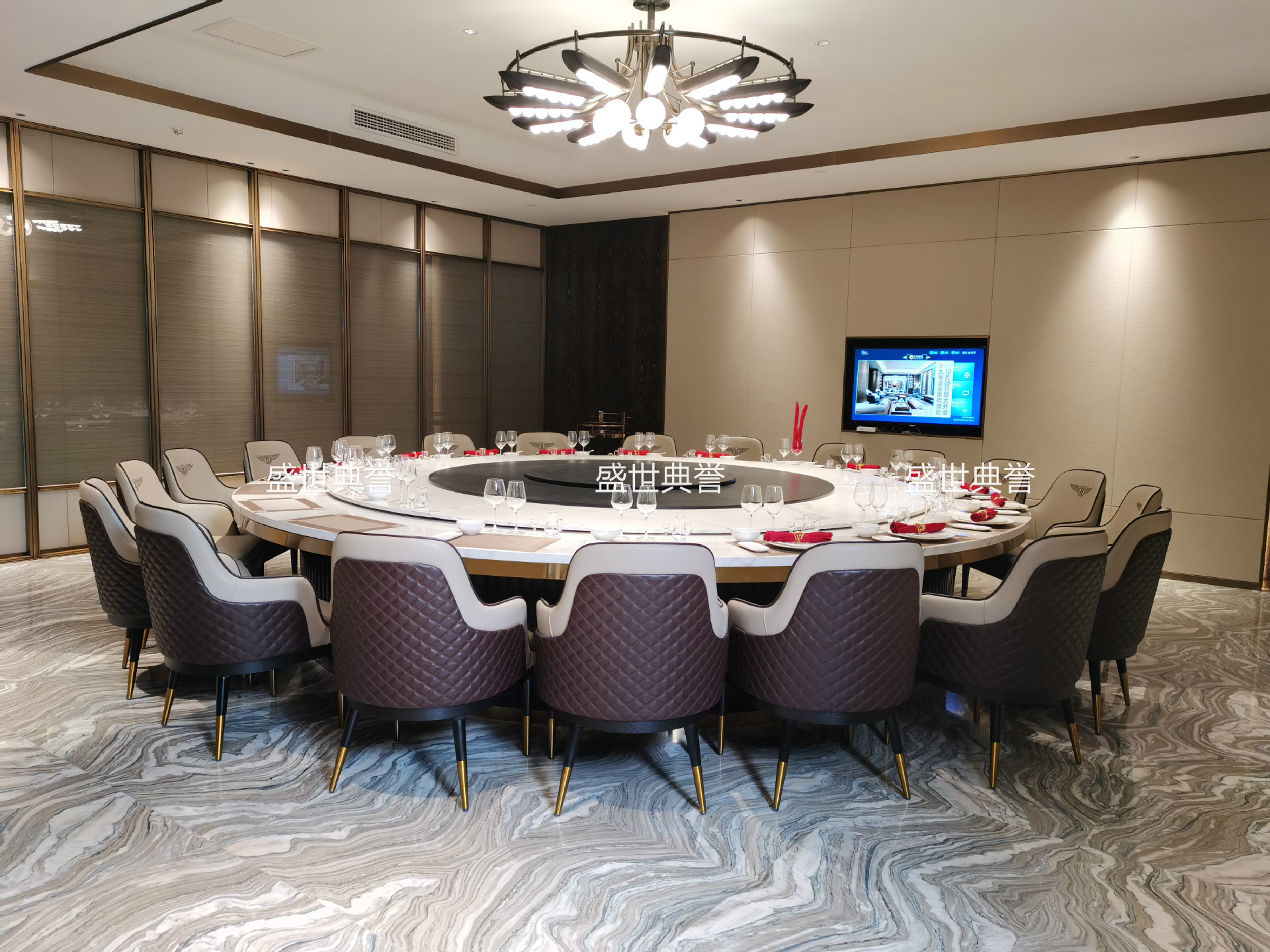 Dandong Star Hotel Solid Wood Table and Chair Seafood Restaurant Box Solid Wood Chair Modern Light Luxury Bentley Chair Dandong Star Hotel Solid Wood Table and Chair Seafood Restaurant Box Solid Wood Chair Modern Light Luxury Bentley Chair