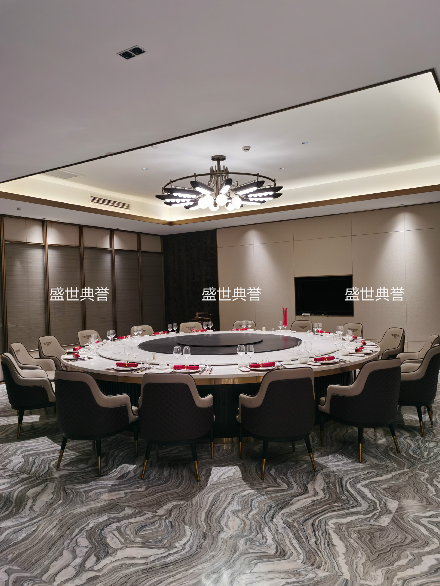 Dandong Star Hotel Solid Wood Table and Chair Seafood Restaurant Box Solid Wood Chair Modern Light Luxury Bentley Chair Dandong Star Hotel Solid Wood Table and Chair Seafood Restaurant Box Solid Wood Chair Modern Light Luxury Bentley Chair