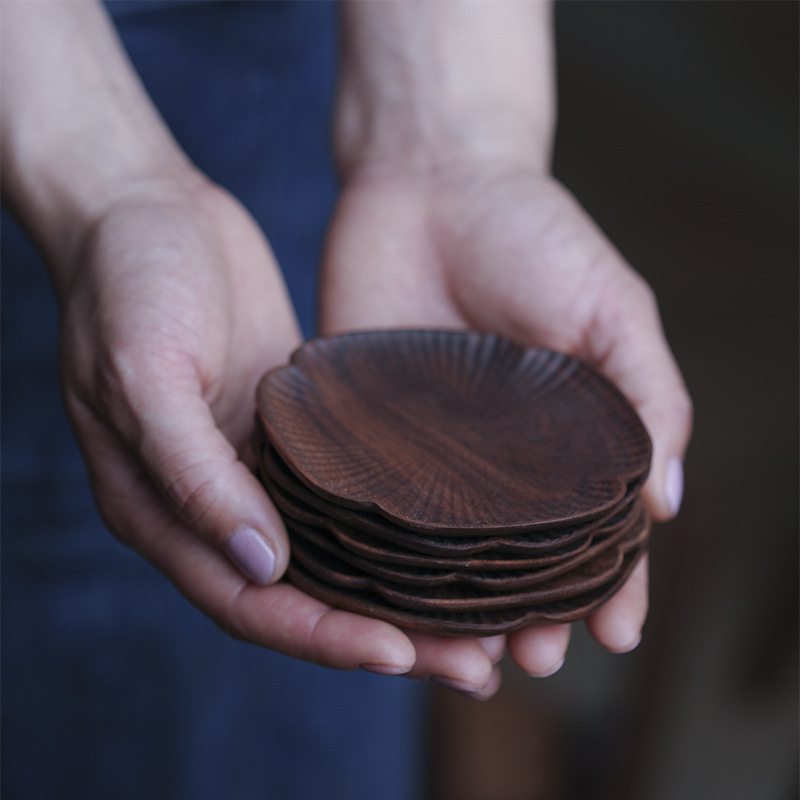 Factory Direct Sales Solid Wood Coaster Black Walnut Four-Leaf Clover Coaster Beech Texture Coaster Cup Saucer Heat Proof Mat