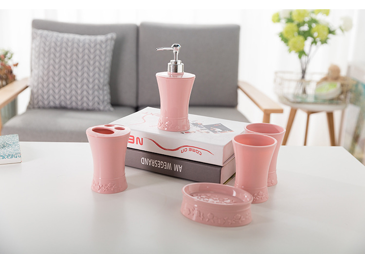 The plastic bath gargle set of five pieces European carved bath gargle set wholesale The plastic bath gargle set of five pieces European carved bath gargle set wholesale
