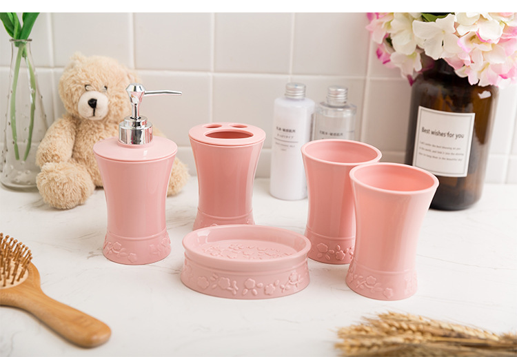 The plastic bath gargle set of five pieces European carved bath gargle set wholesale The plastic bath gargle set of five pieces European carved bath gargle set wholesale