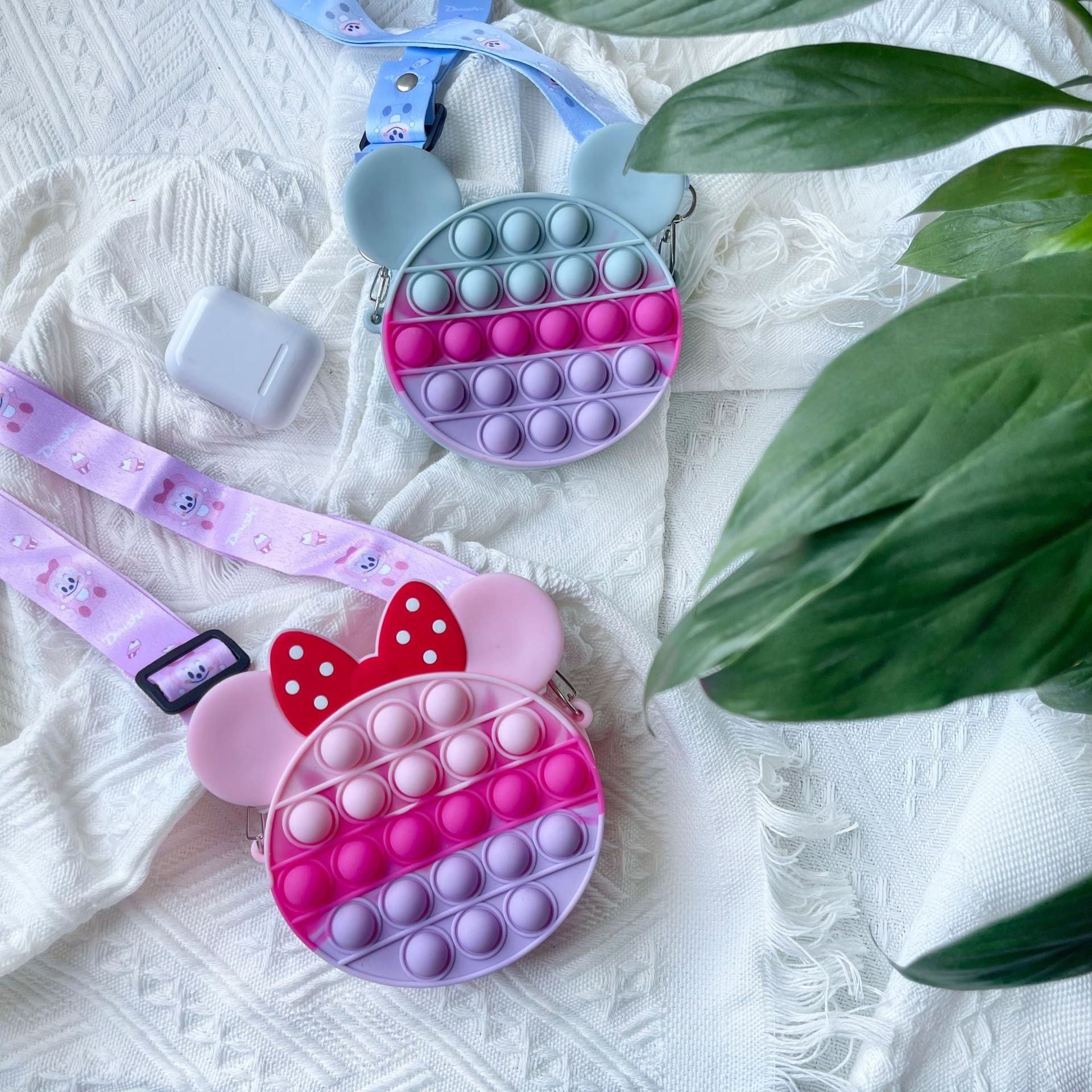 Japan and South Korea Cute Fashion Silicone Children Bubble Mickey Minnie Coin Purse Crossbody Girl Lipstick Key Storage Bag Japan and South Korea Cute Fashion Silicone Children Bubble Mickey Minnie Coin Purse Crossbody Girl Lipstick Key Storage Bag