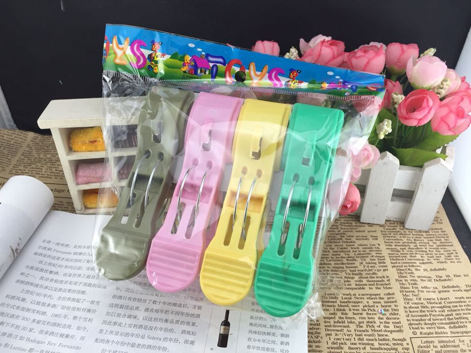 Plastic clip color 4 big clothes clamping clothes drying clip air drying sandwich quilt quilt clamping 2 yuan store Plastic clip color 4 big clothes clamping clothes drying clip air drying sandwich quilt quilt clamping 2 yuan store