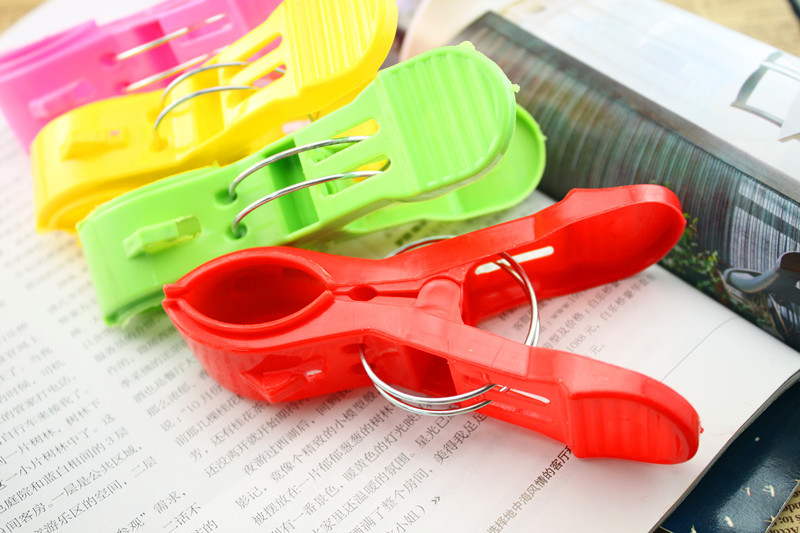 Plastic clip color 4 big clothes clamping clothes drying clip air drying sandwich quilt quilt clamping 2 yuan store Plastic clip color 4 big clothes clamping clothes drying clip air drying sandwich quilt quilt clamping 2 yuan store
