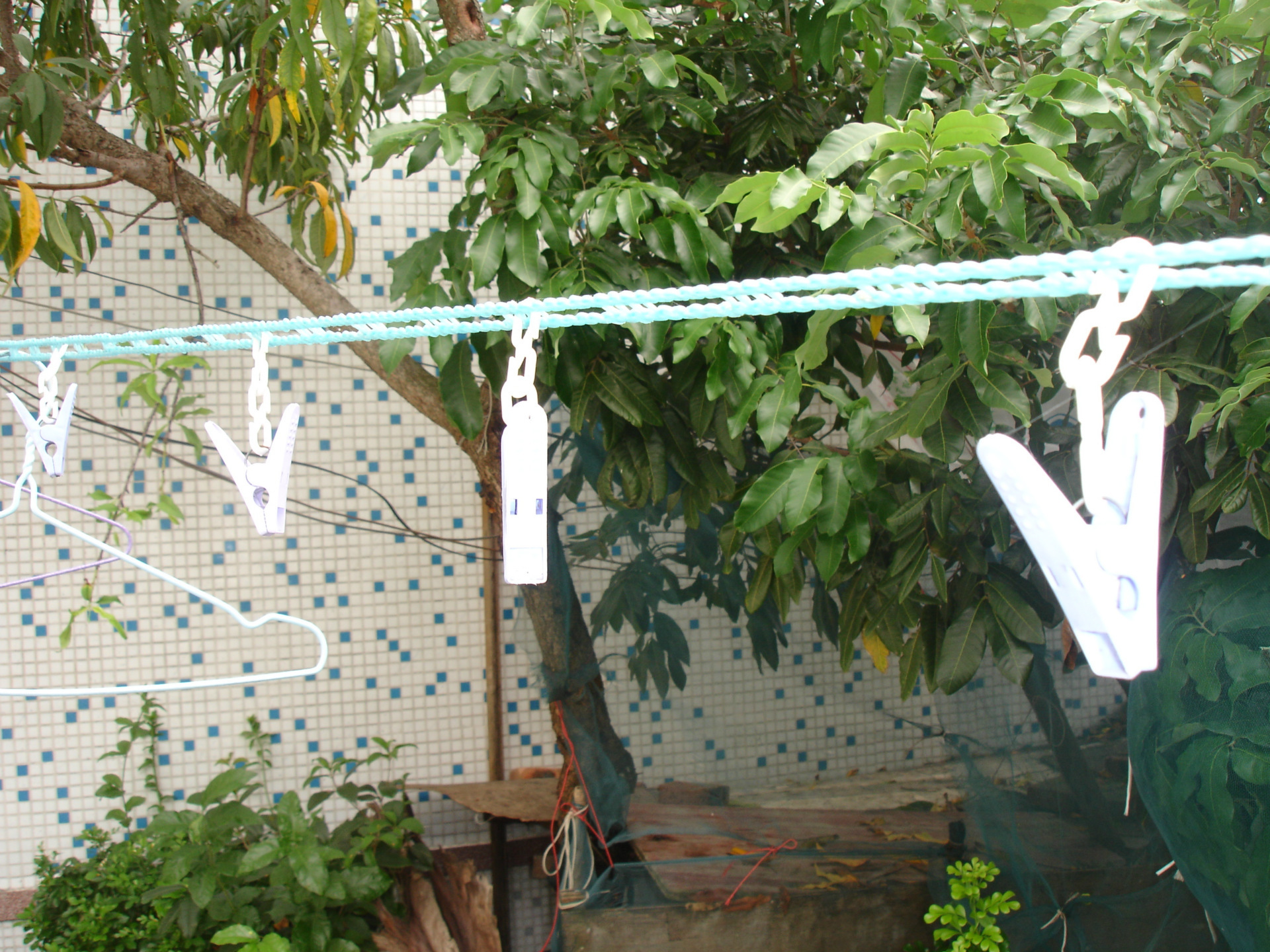 in the production of new plastic clip clothesline with PEG windproof and antiskid clothesline outdoor clothesline in the production of new plastic clip clothesline with PEG windproof and antiskid clothesline outdoor clothesline