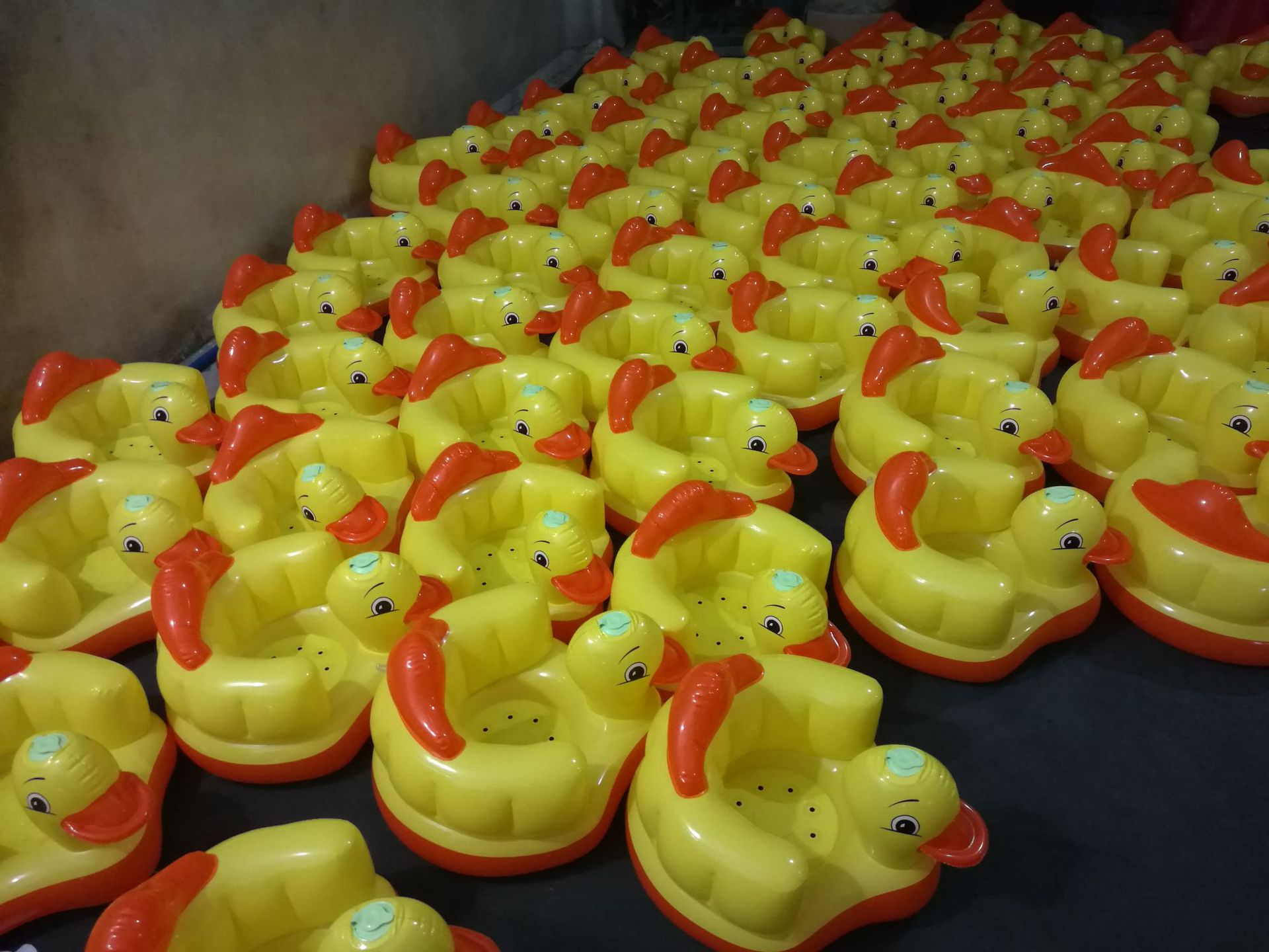 Small Yellow Duck Baby inflatable baby learn to sit CHAIR BB dining Chair bath stool folding portable toy