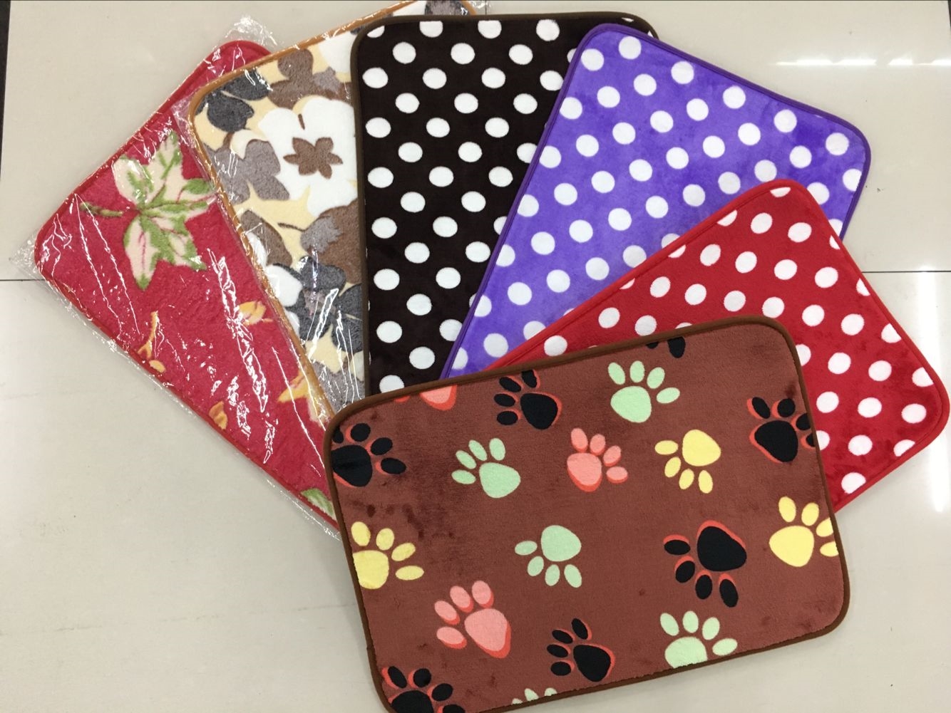0.7cm thick coral/flannel carpet living room blanket bedside blanket sofa cushion water absorption non-slip mat