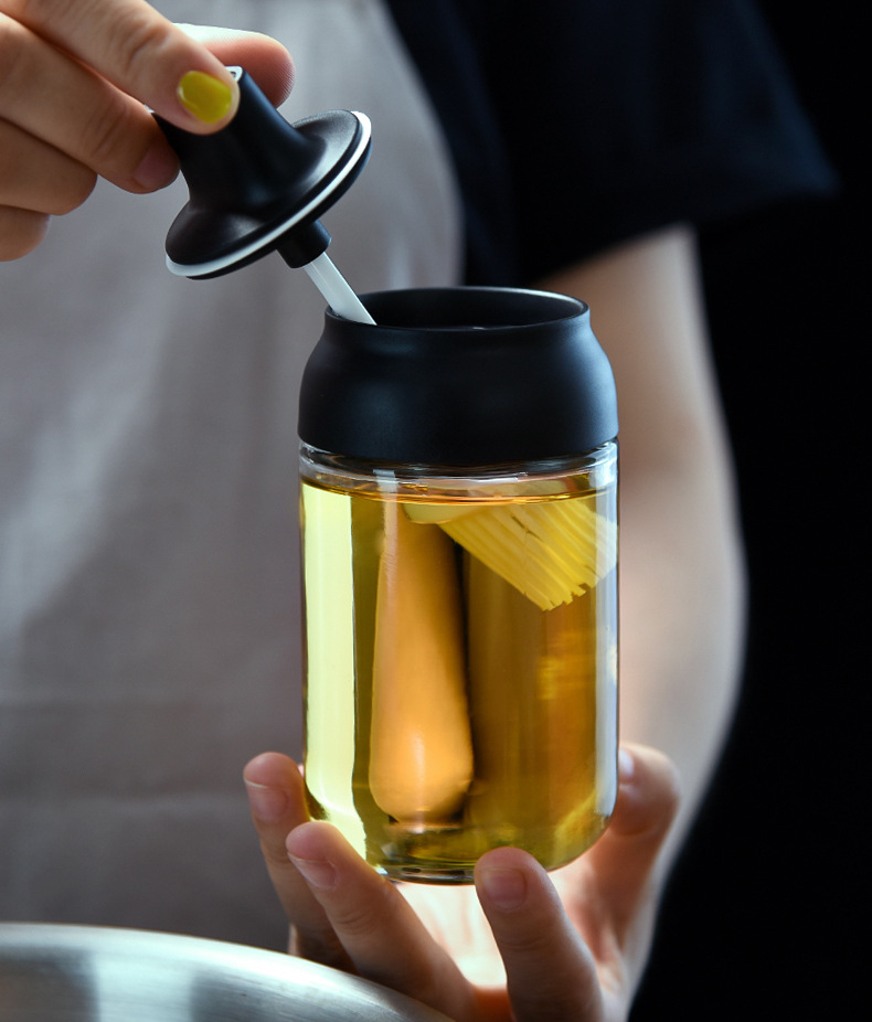 One - piece seasoning bottle - brush oil bottle One - piece seasoning bottle - brush oil bottle