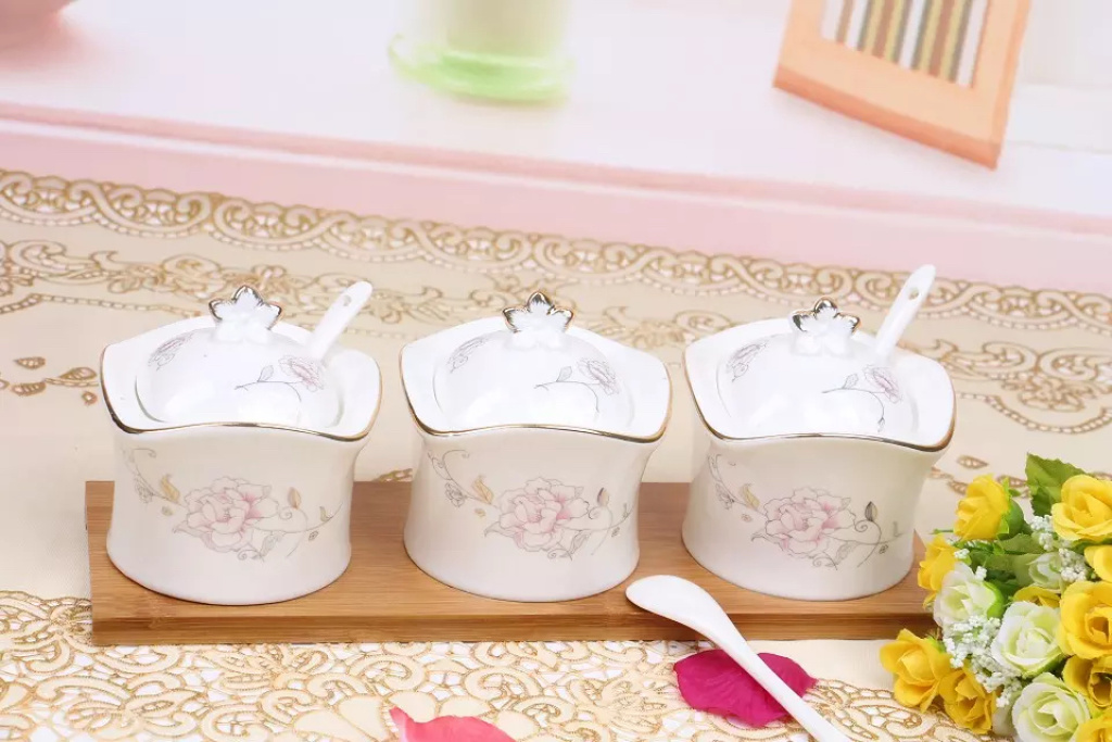Jingdezhen ceramic seasoning pot seasoning bottle catering restaurant kitchen supplies set of three