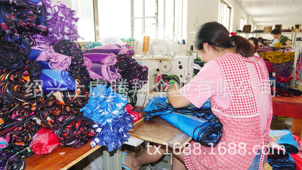The manufacturer directly provides 8K double-stock solids-color umbrella with silver glue to prevent ULTRAVIOLET ray and vertical umbrella with customized LOGO printing for business