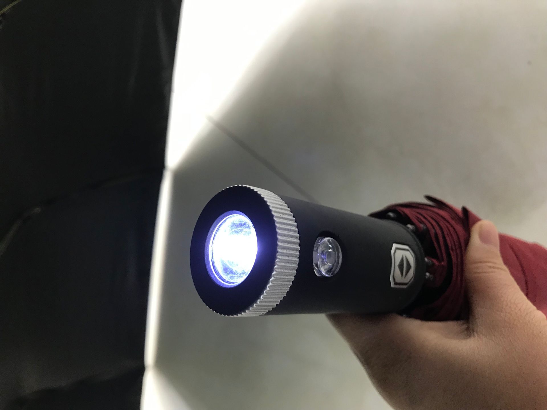 New Automatic Umbrella Flashlight for Both Sunny and Rainy Use
